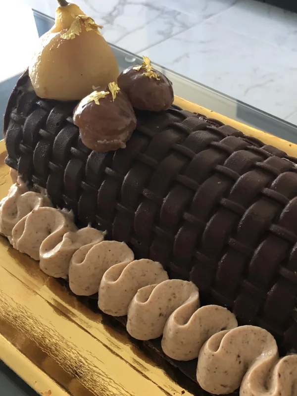 Bûche Marrons-Poires sous tressage de cocolat
