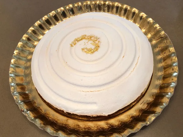 "Tourbillon doré" Sur biscuit croquant aux noisettes, mousse de Mangues.
