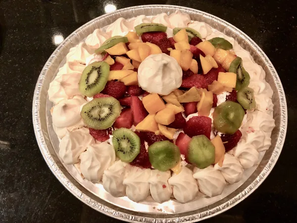 Pavlova aux fruits frais.